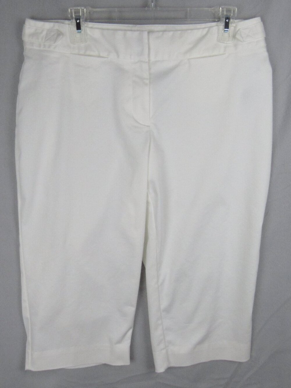 Like-New Women's Worthington Capri Pants in White - Size 12 Petite